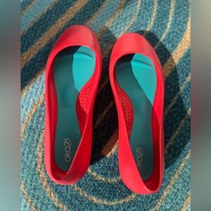 OKA b. Women's Vibrant Red Flats size 7
